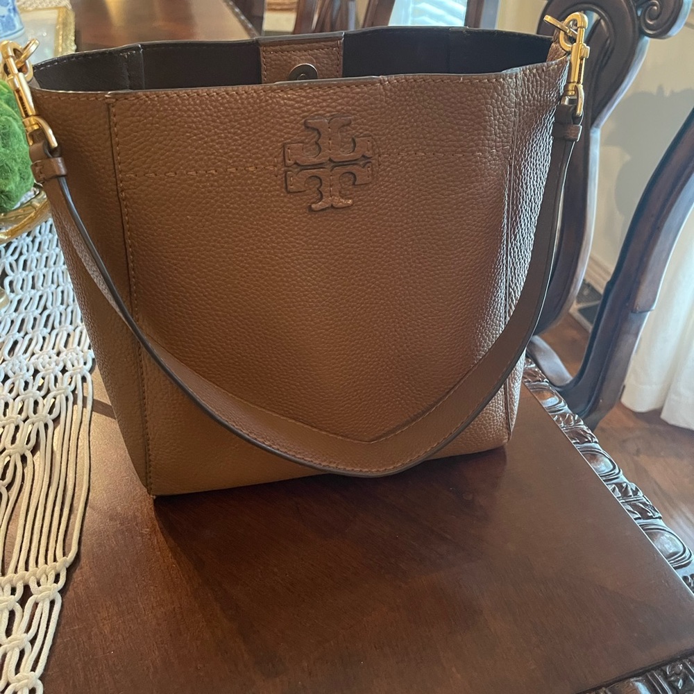 Tory Burch bucket bag color: Moose